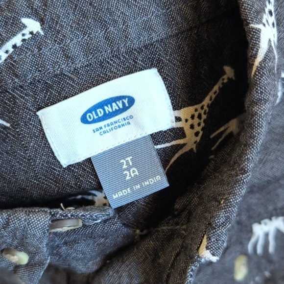 old navy gray giraffe print woven cotton safari camp shirt 2T toddler boys - Picture 2 of 5